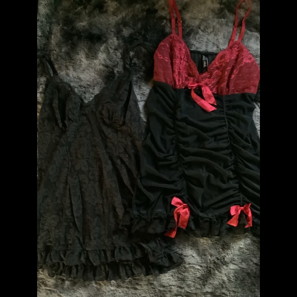 322 Two night gowns